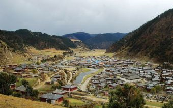 拉日马石板藏寨在哪？拉日马石板藏寨景点介绍