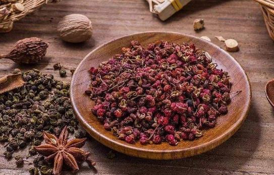 花椒吃多了有什么坏处?花椒泡脚有什么好处?