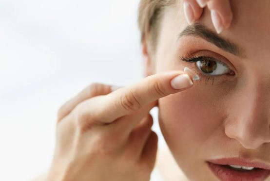 戴隐形眼镜睡觉最多能戴多久?隐形眼镜第一次开封怎么泡?