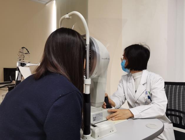 久拖不治!女白领被干眼症折磨5年之久 致眼部睑板腺萎缩