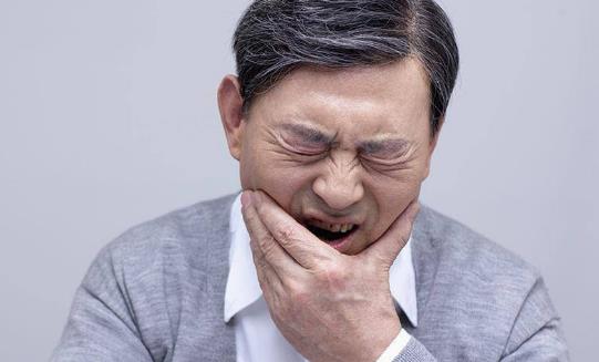 舌头痛有哪些症状?引起舌头痛的原因有哪些?