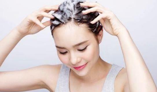 头皮上总长痘痘的原因是什么?头皮上长痘痘了怎么办?