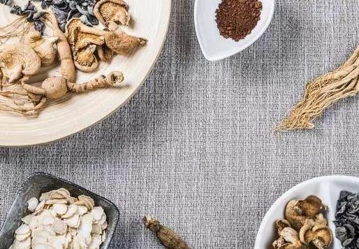 中药霉变了可以泡酒吗?中药发霉是啥颜色的