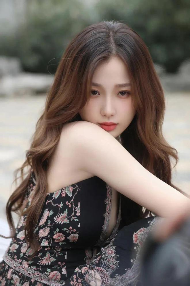 氛围|造型_女明星披肩发真好看,为何我披就成"疯披"_小常识