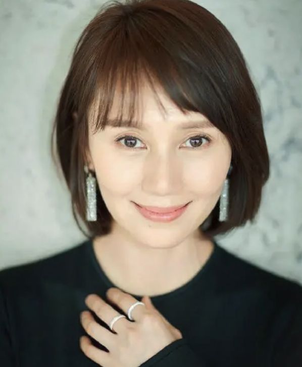 发际|发型_那些被刘海拯救的女明星们_小常识