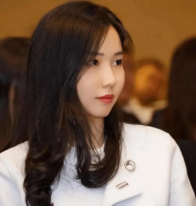 王后|公主_泰国首富孙女谢其润:28岁清纯甜美,一年赚268亿被称为医药